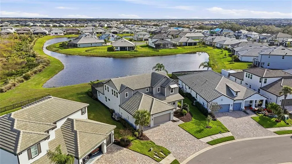 17109 Sweetwater Village Dr, Lakewood Ranch, FL 34211-5572