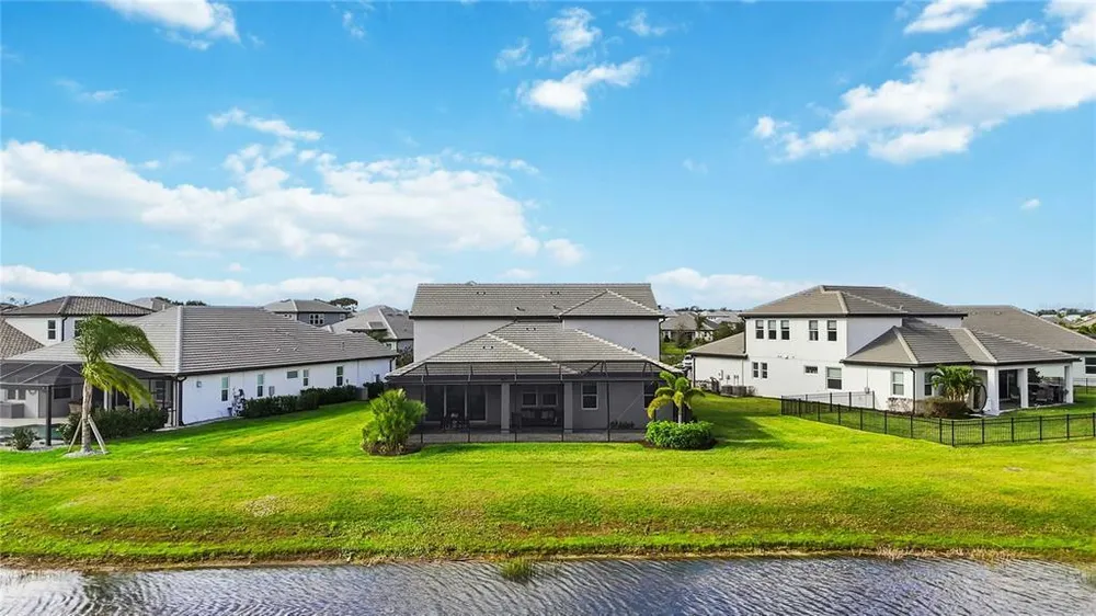 17109 Sweetwater Village Dr, Lakewood Ranch, FL 34211-5572