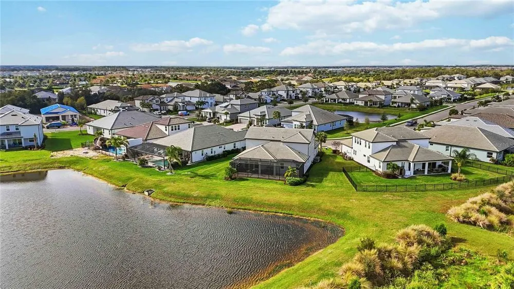 17109 Sweetwater Village Dr, Lakewood Ranch, FL 34211-5572