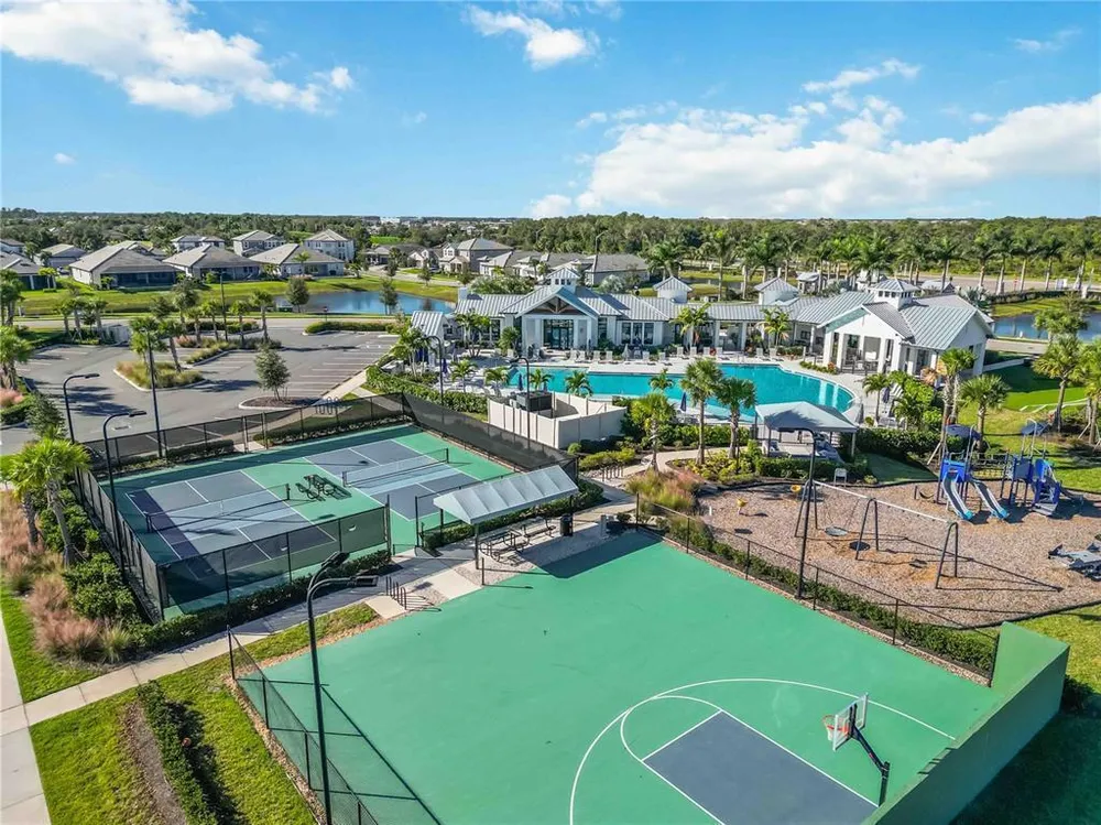 17109 Sweetwater Village Dr, Lakewood Ranch, FL 34211-5572