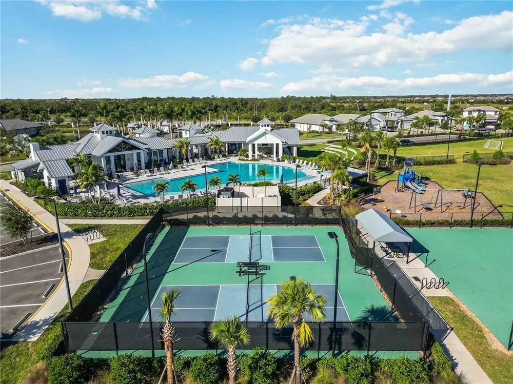 17109 Sweetwater Village Dr, Lakewood Ranch, FL 34211-5572