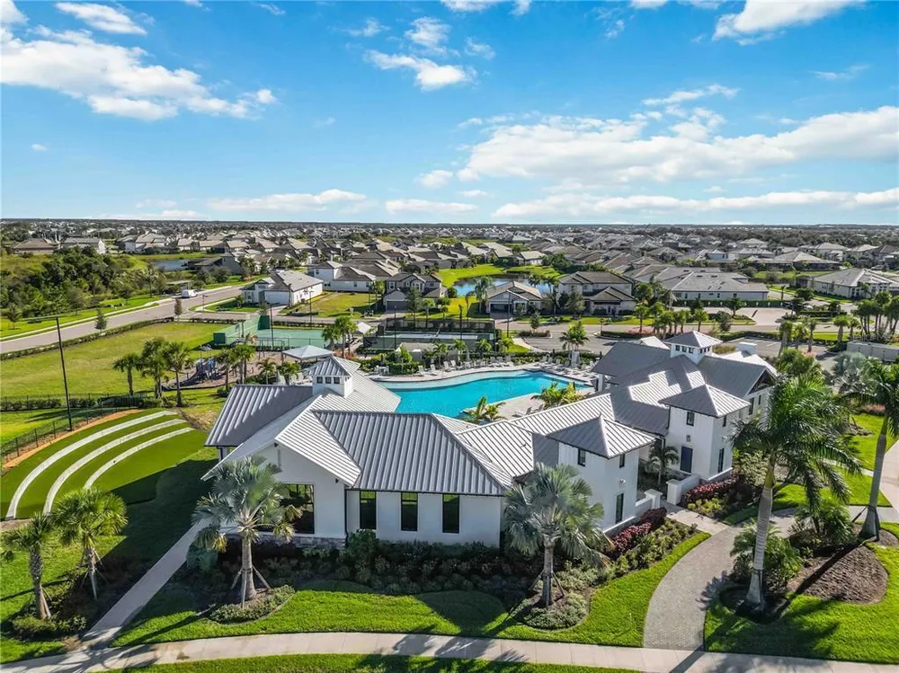 17109 Sweetwater Village Dr, Lakewood Ranch, FL 34211-5572