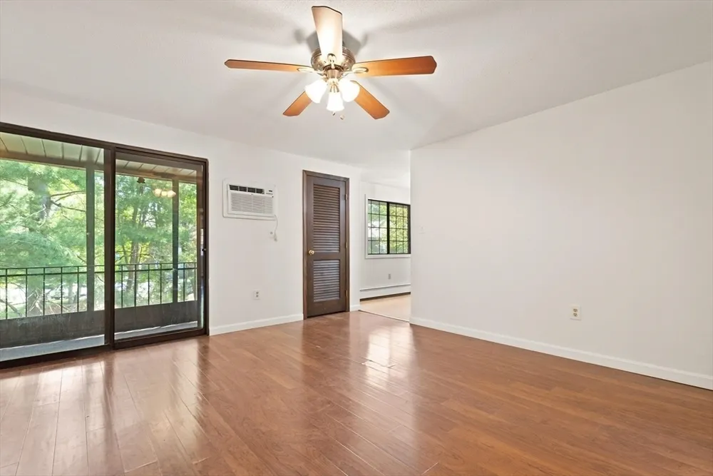 1510 Skyline Dr, Lowell, MA 01854
