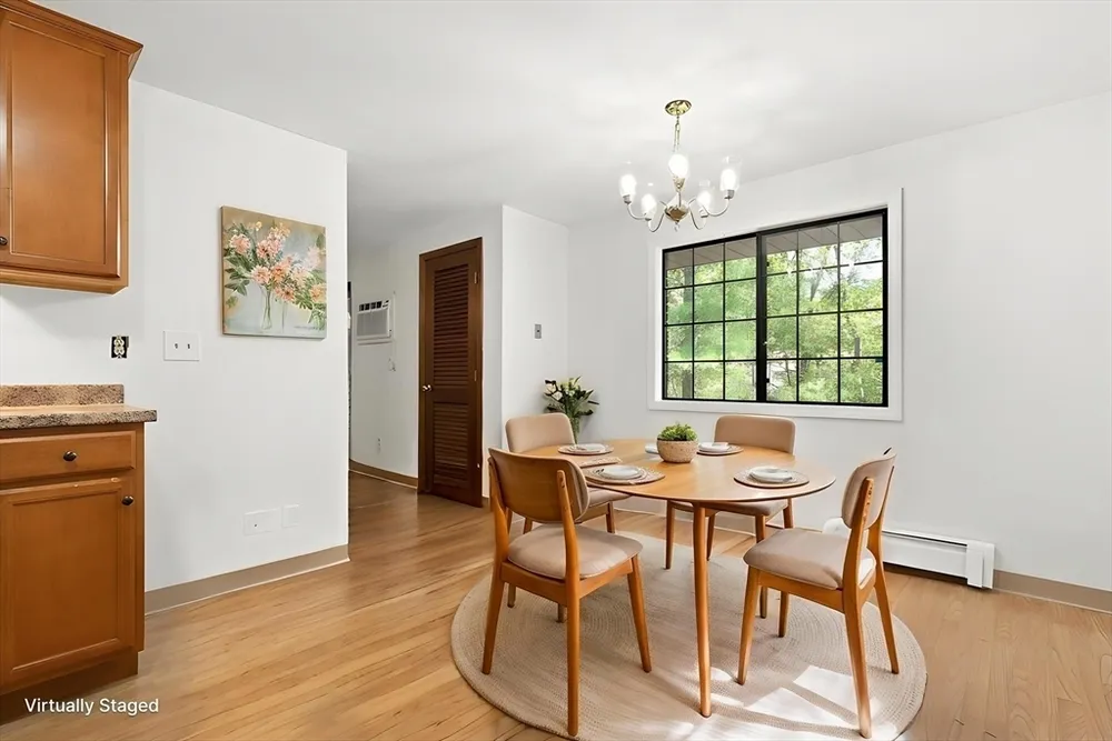 1510 Skyline Dr, Lowell, MA 01854