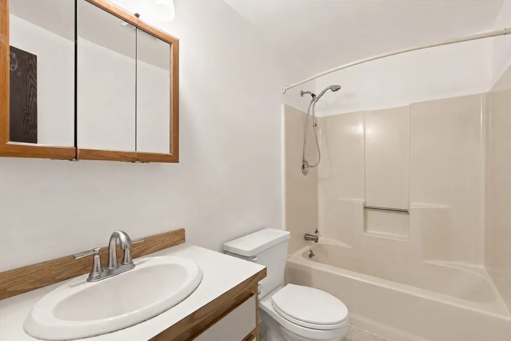 1510 Skyline Dr, Lowell, MA 01854