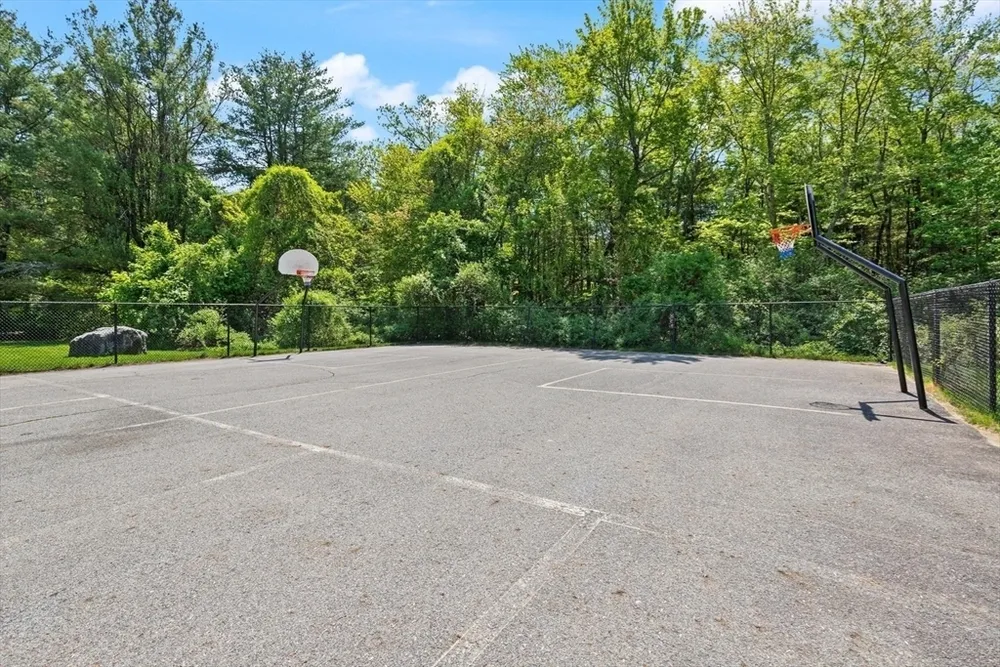 1510 Skyline Dr, Lowell, MA 01854