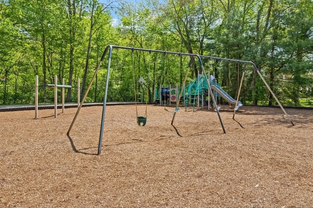 1510 Skyline Dr, Lowell, MA 01854
