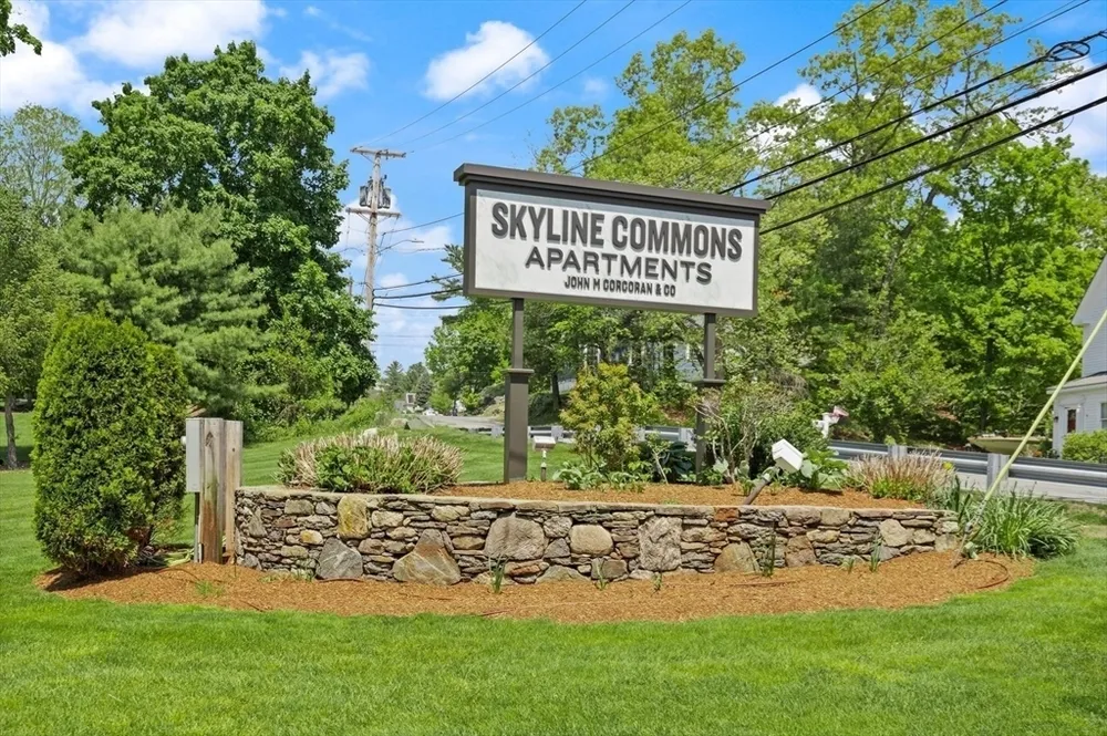 1510 Skyline Dr, Lowell, MA 01854