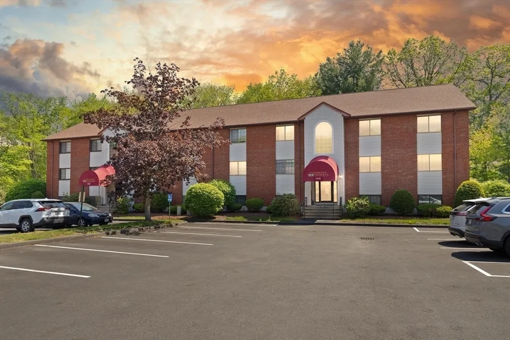 1510 Skyline Dr, Lowell, MA 01854