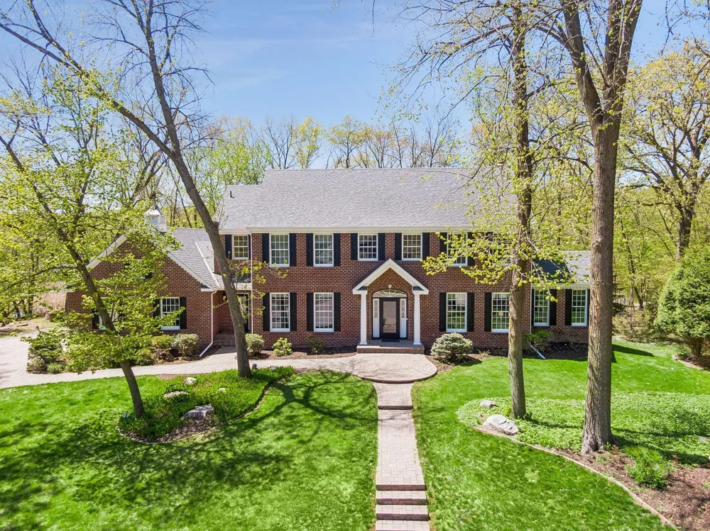 20150 Sweetwater Curve, Shorewood, MN 55331