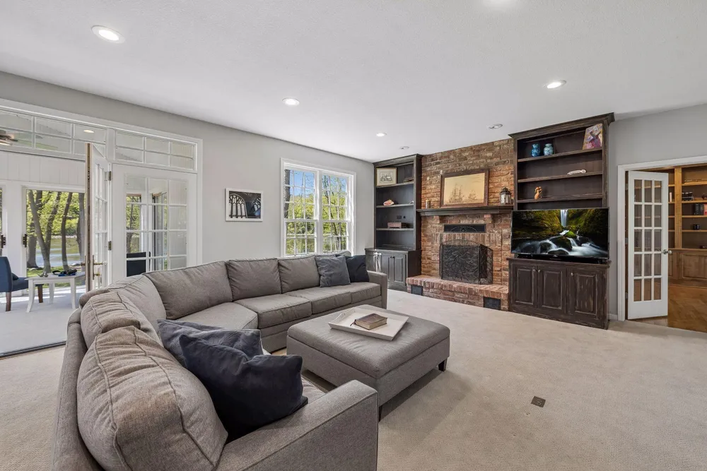 20150 Sweetwater Curve, Shorewood, MN 55331