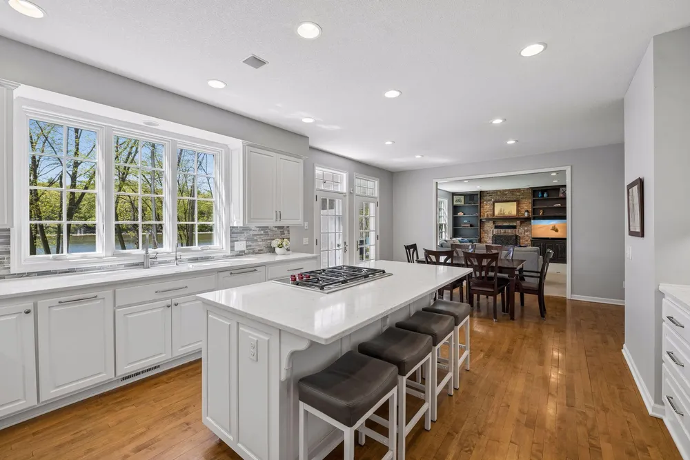 20150 Sweetwater Curve, Shorewood, MN 55331