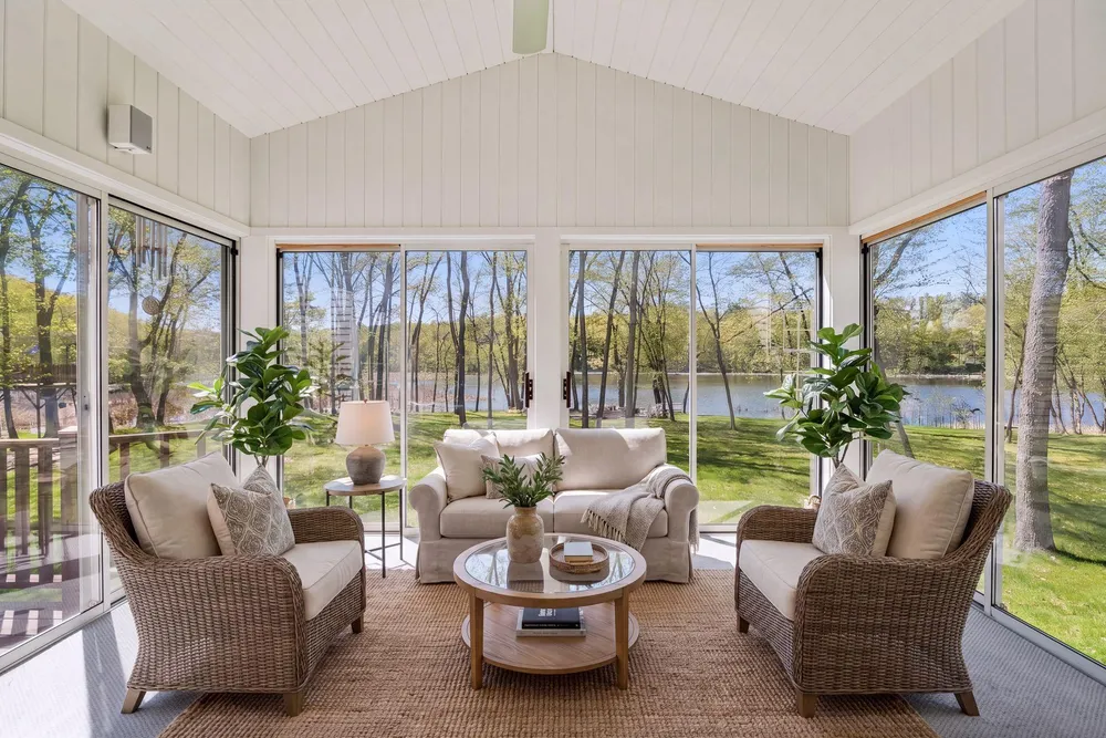 20150 Sweetwater Curve, Shorewood, MN 55331