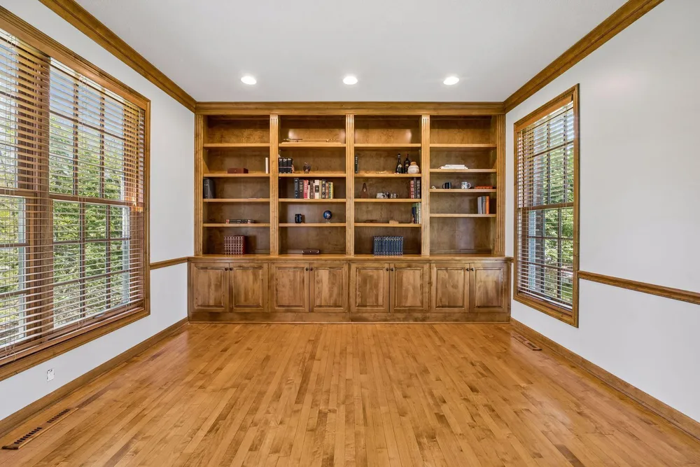 20150 Sweetwater Curve, Shorewood, MN 55331