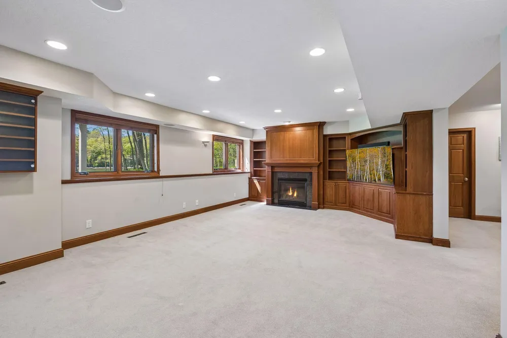 20150 Sweetwater Curve, Shorewood, MN 55331