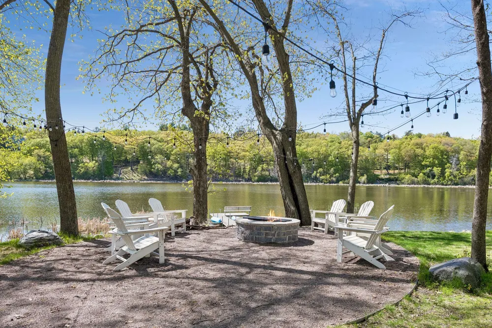 20150 Sweetwater Curve, Shorewood, MN 55331