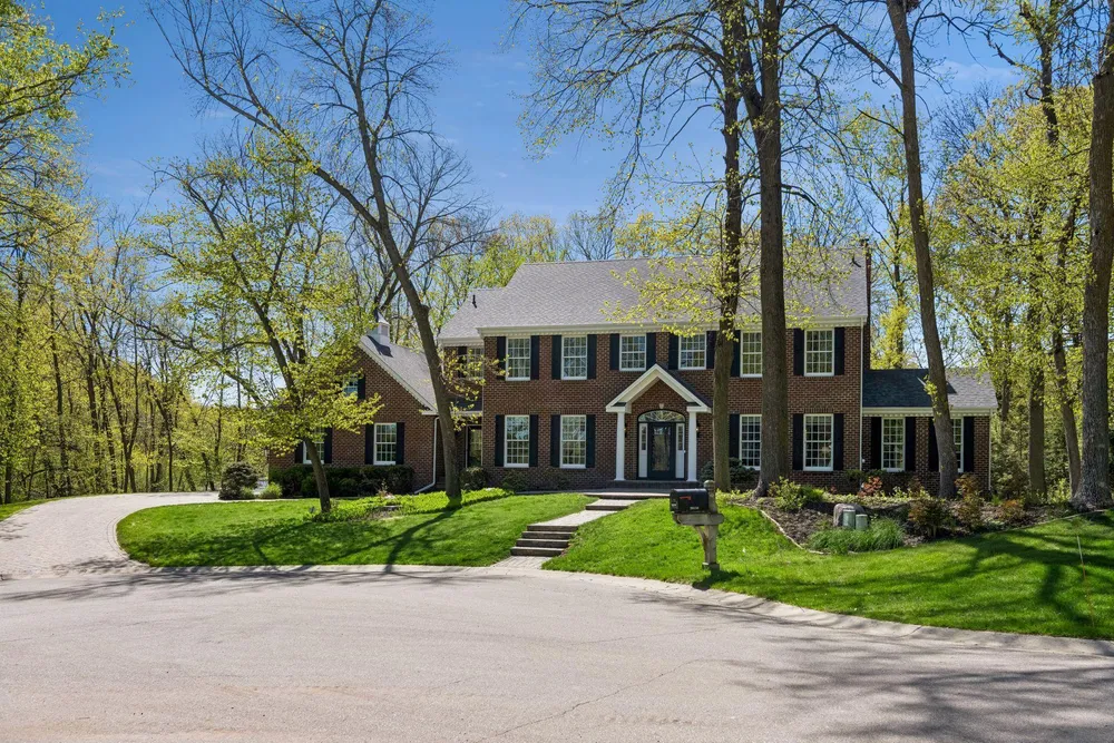 20150 Sweetwater Curve, Shorewood, MN 55331