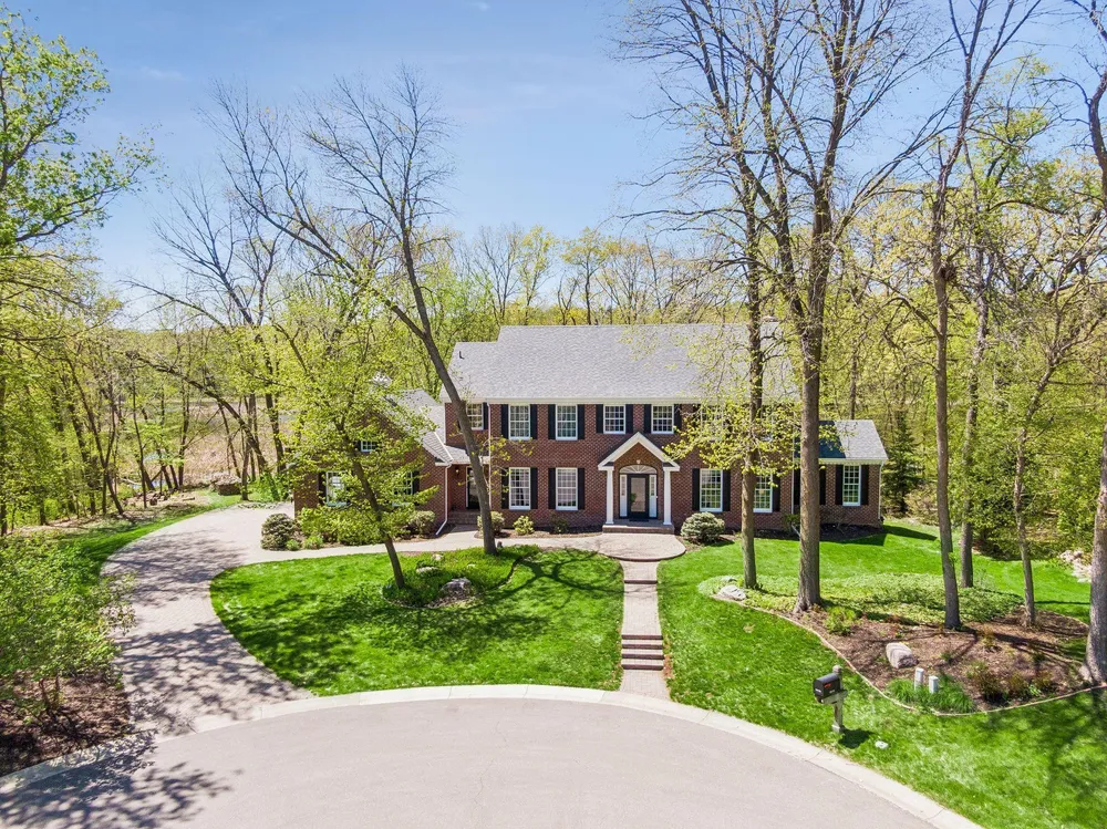 20150 Sweetwater Curve, Shorewood, MN 55331