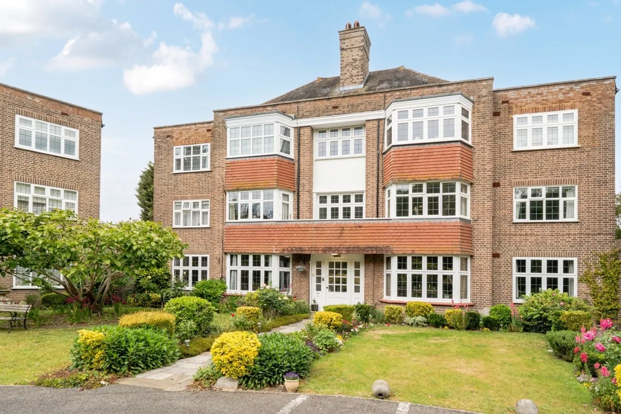 Imber Close, Esher KT10 photo 2