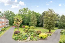 Imber Close, Esher KT10 photo 3