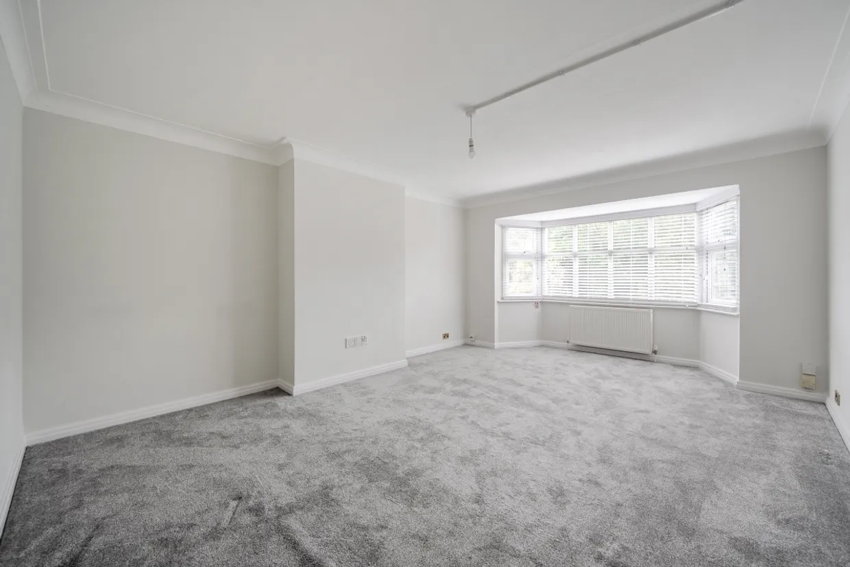 Imber Close, Esher KT10 photo 5