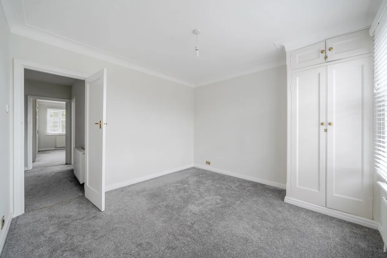 Imber Close, Esher KT10 photo 16