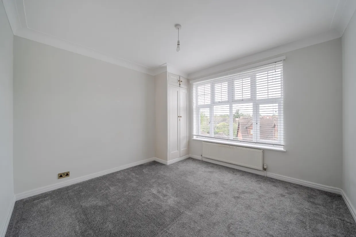 Imber Close, Esher KT10 photo 18