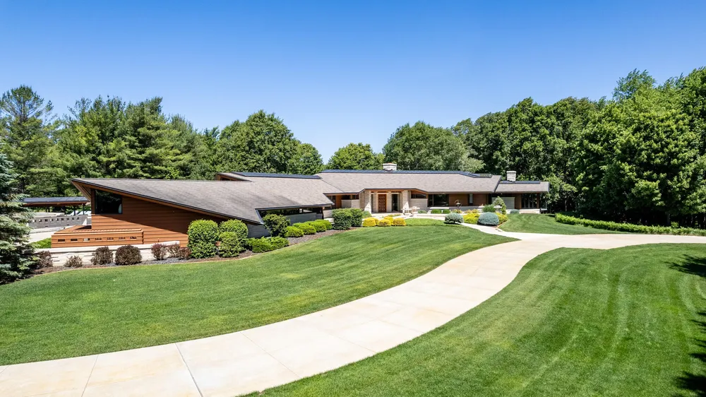 6479 144th Ave, Holland, MI 49423