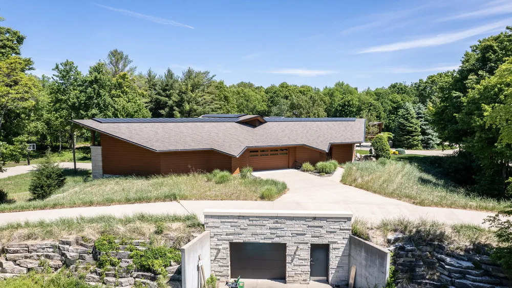 6479 144th Ave, Holland, MI 49423