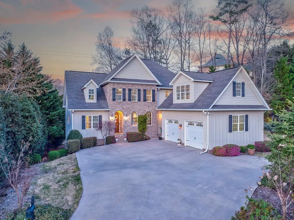 1801 Saint Ives Pl, Dalton, GA 30720