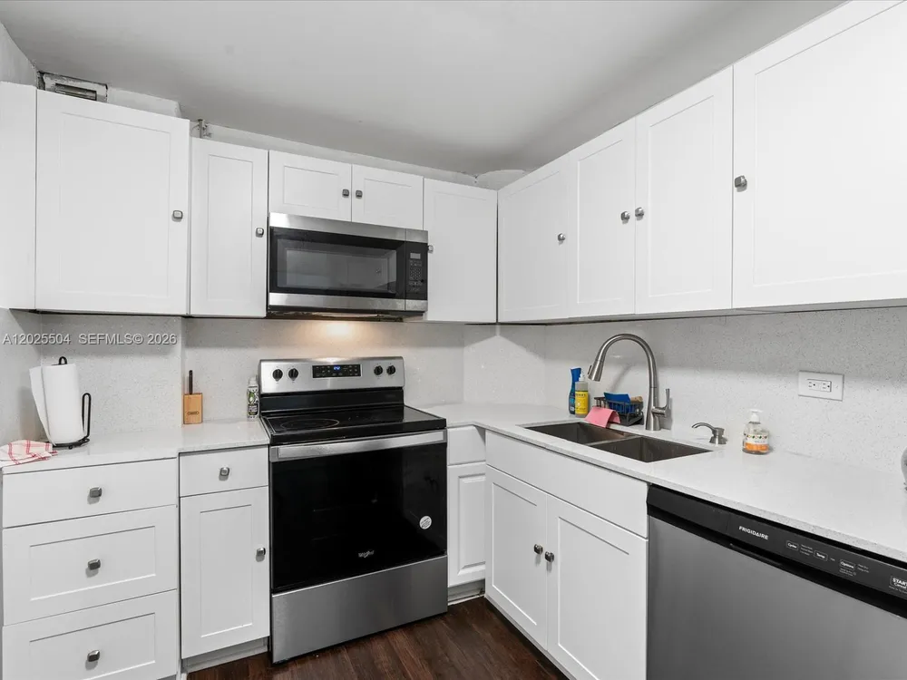 5005 Collins Ave, Miami Beach, FL 33140