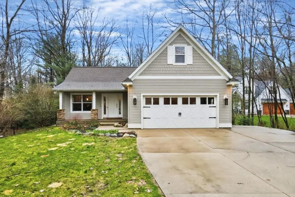 6417 Ototeman Trail, Saugatuck, MI 49453