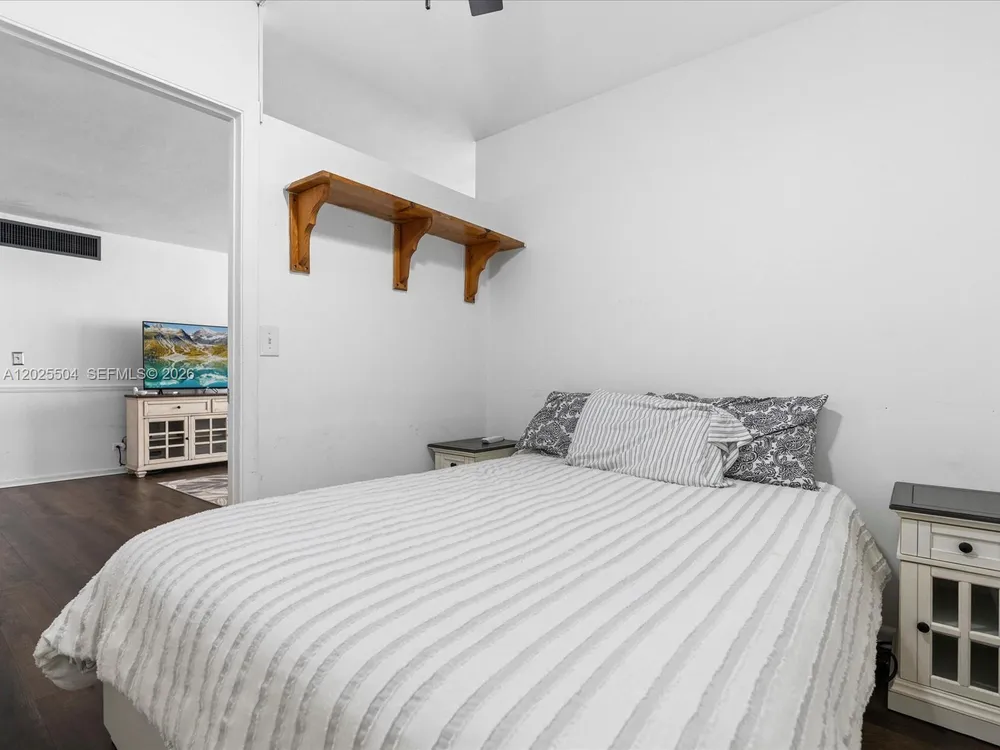 5005 Collins Ave, Miami Beach, FL 33140
