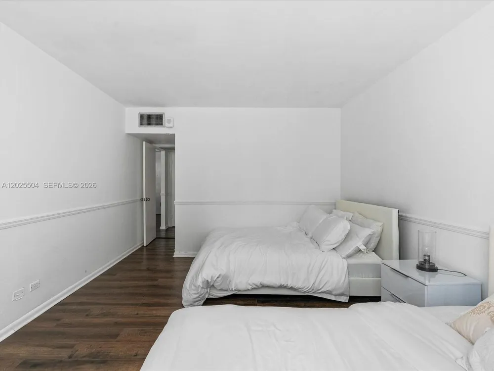 5005 Collins Ave, Miami Beach, FL 33140