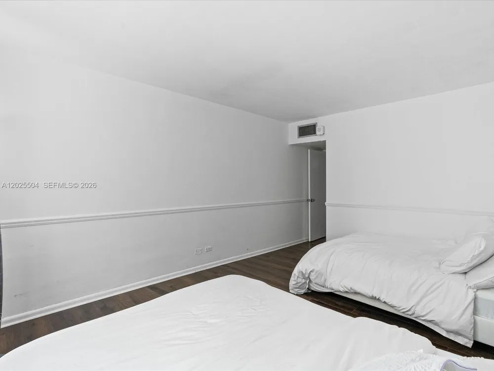 5005 Collins Ave, Miami Beach, FL 33140