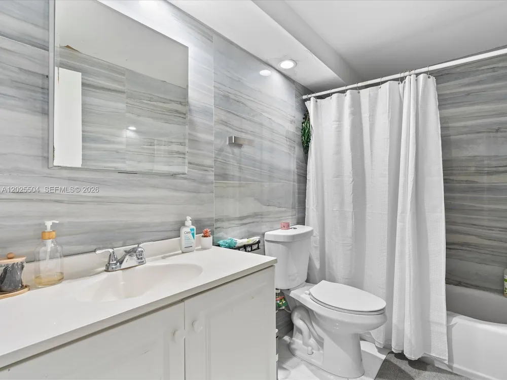 5005 Collins Ave, Miami Beach, FL 33140