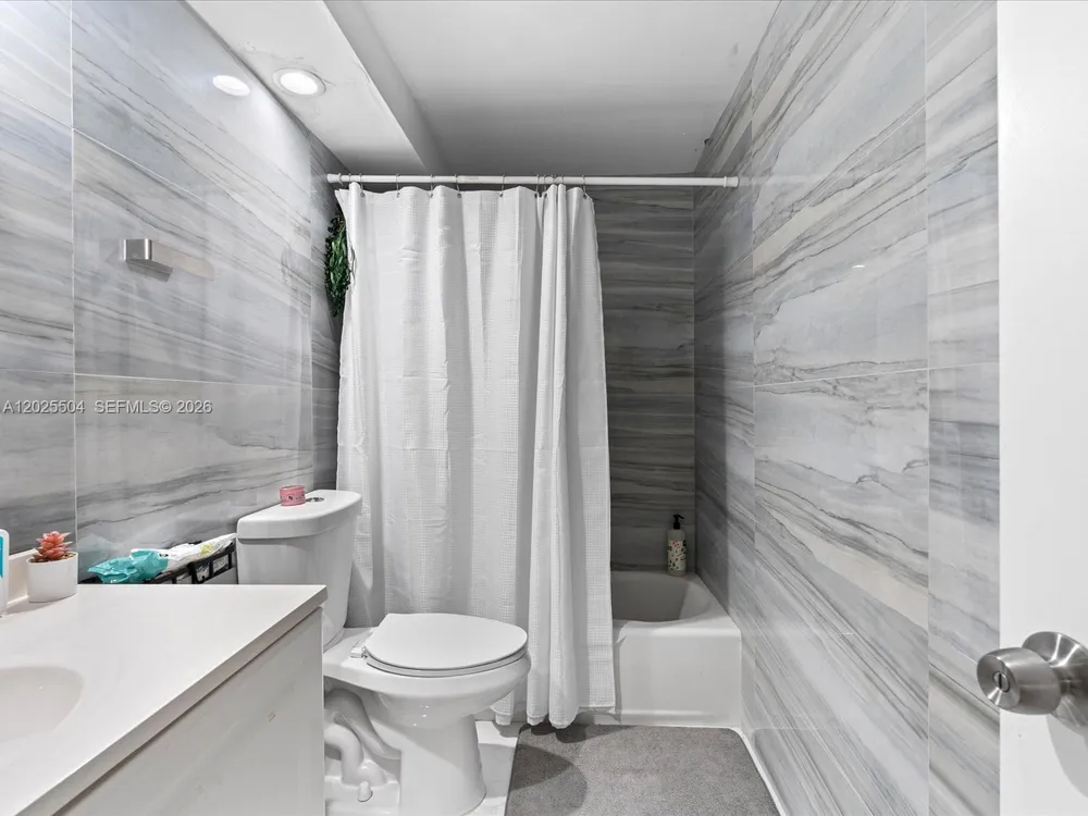 5005 Collins Ave, Miami Beach, FL 33140