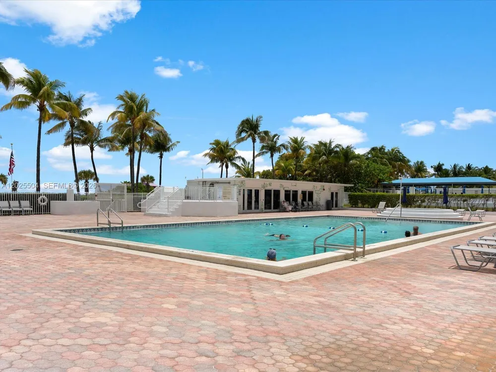 5005 Collins Ave, Miami Beach, FL 33140