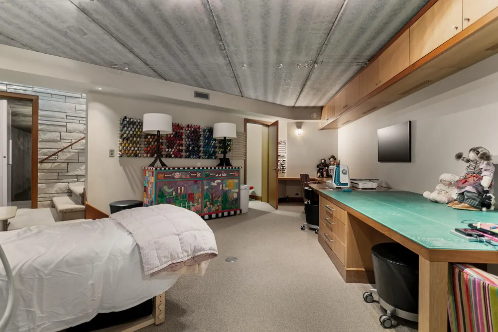 6479 144th Ave, Holland, MI 49423