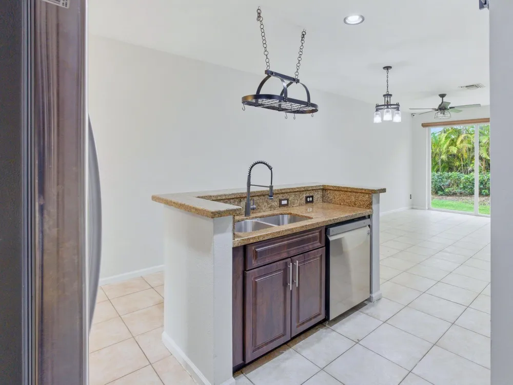 8772 Cypress Walk Ct, Tamarac, FL 33321