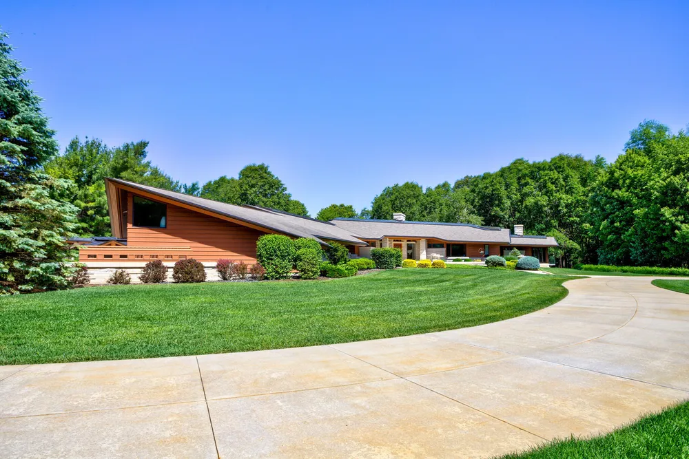6479 144th Ave, Holland, MI 49423
