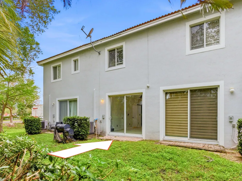 8772 Cypress Walk Ct, Tamarac, FL 33321