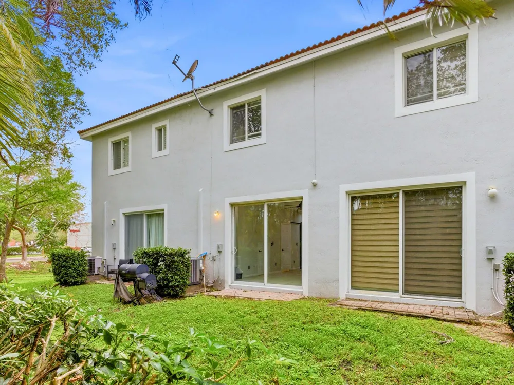 8772 Cypress Walk Ct, Tamarac, FL 33321