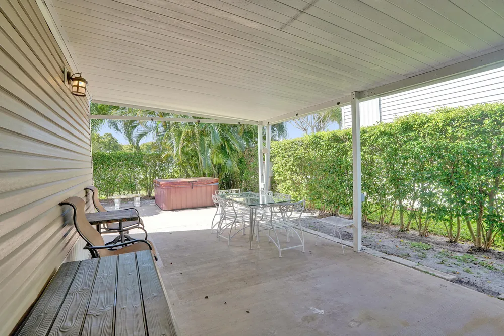 120 NW 53rd Pl, Pompano Beach, FL 33064