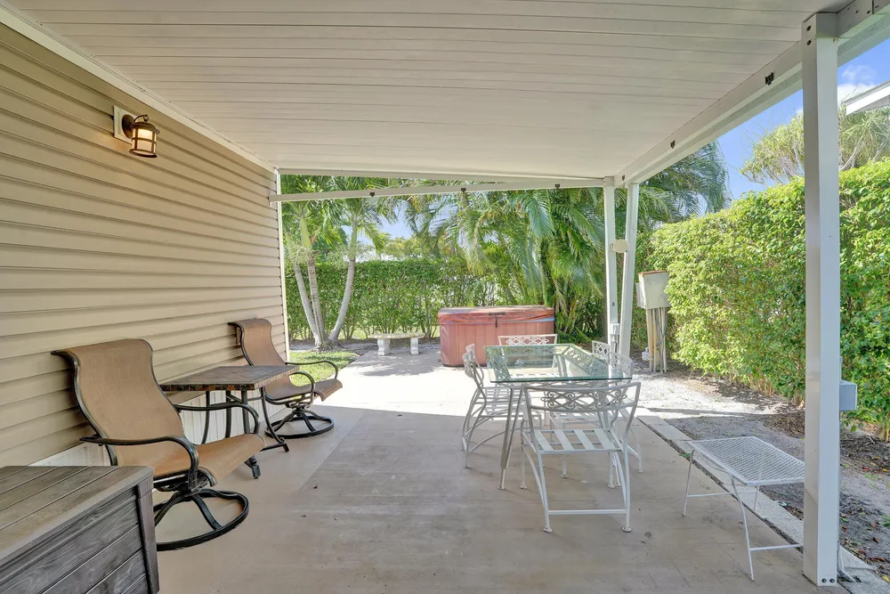 120 NW 53rd Pl, Pompano Beach, FL 33064