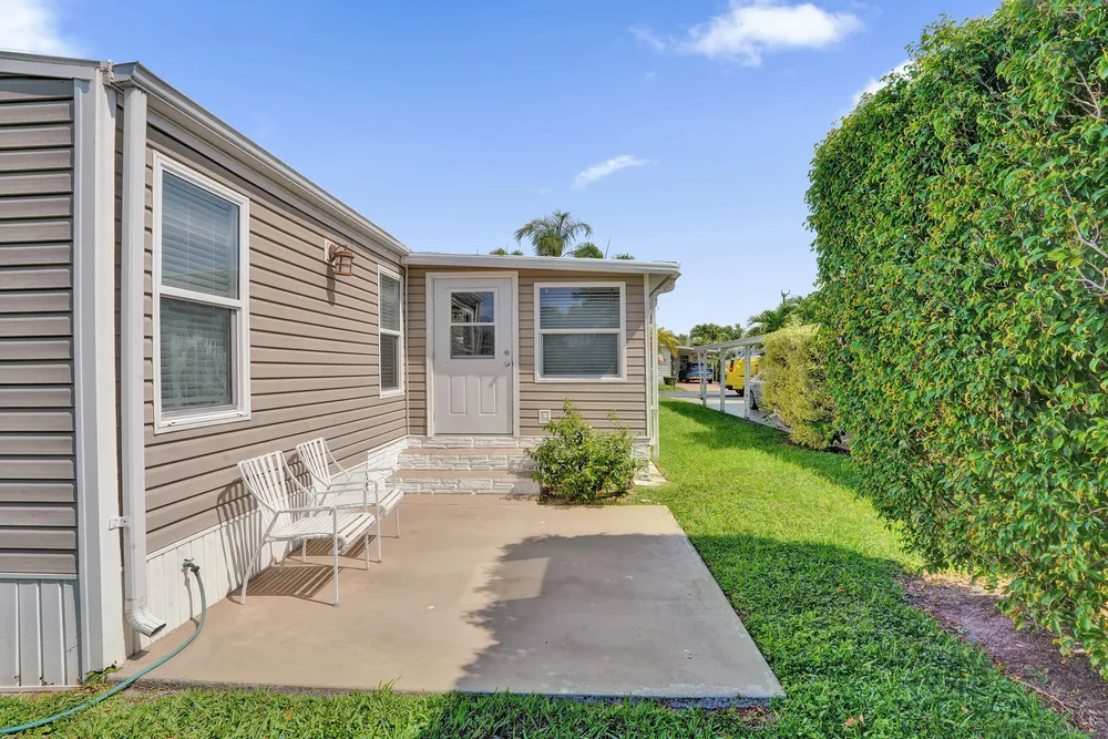 120 NW 53rd Pl, Pompano Beach, FL 33064