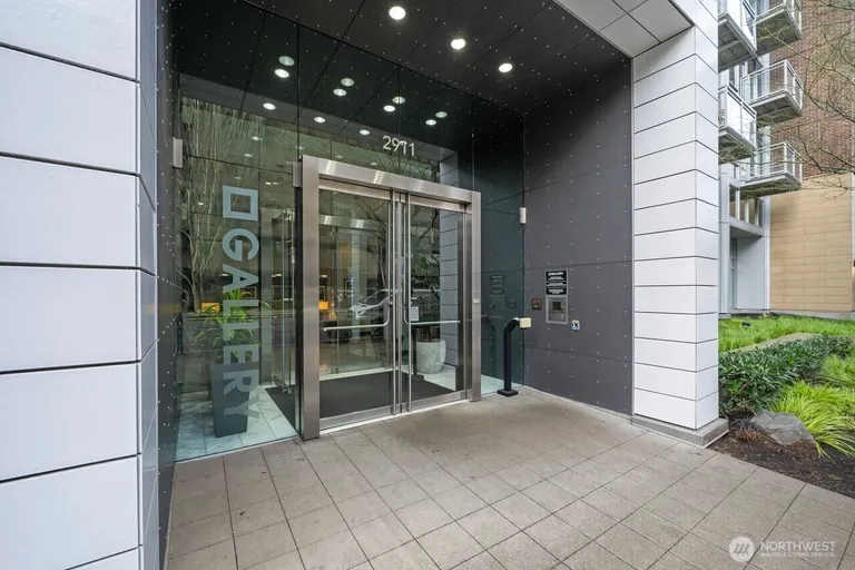 2911 2nd Ave, Seattle, WA 98121