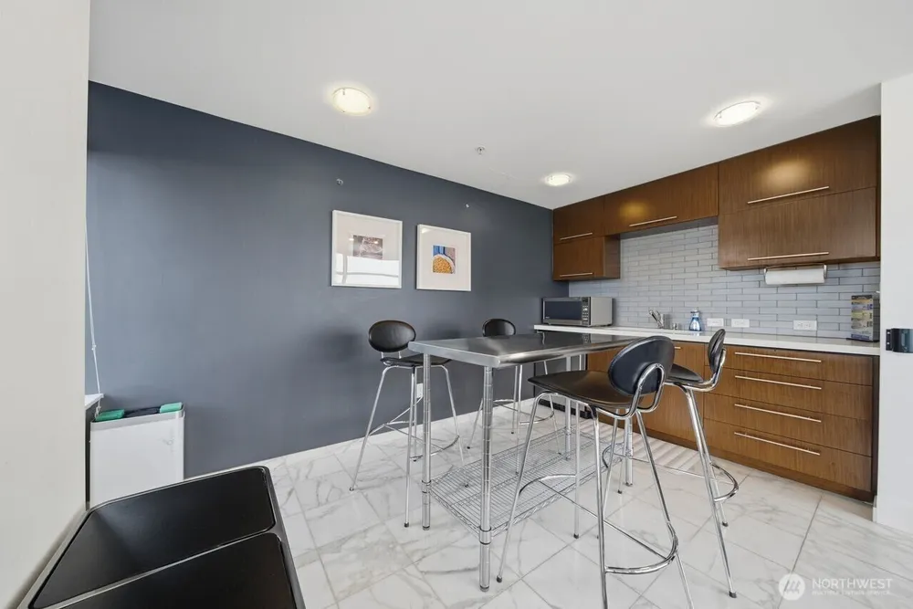 2911 2nd Ave, Seattle, WA 98121