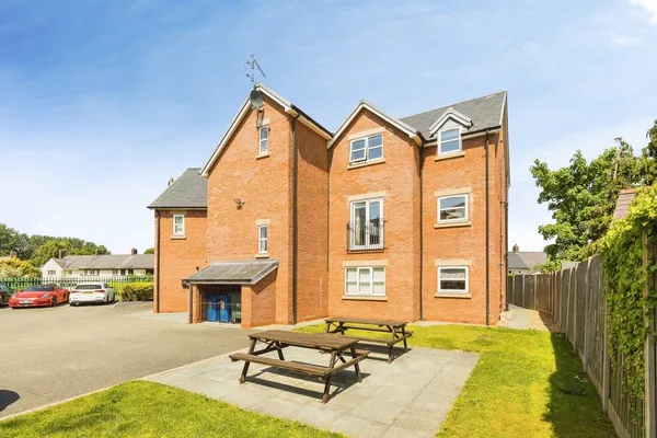 Holywell Road, MOLD, Clwyd, CH7