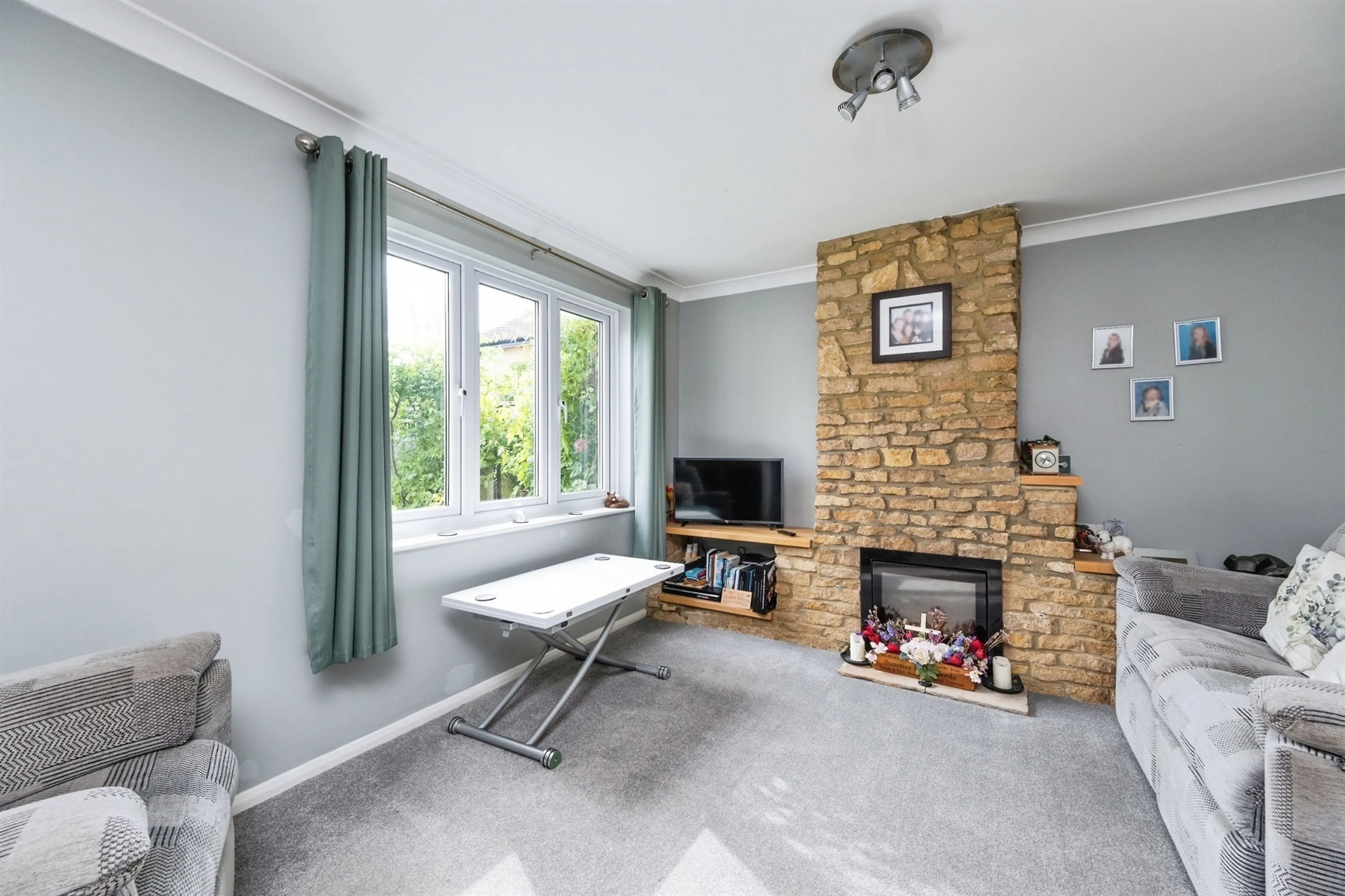 Property at Sunridge Close, Newport Pagnell